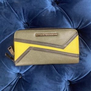 Steve Madden Double Zip Wallet